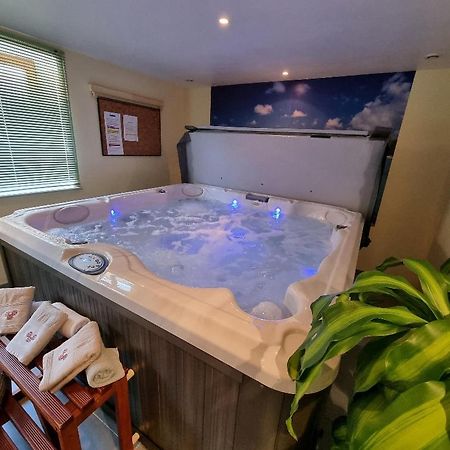 Gite Bruyere, 2 A 5 Personnes Avec Salle De Jeux Et Spa Dans La Residence Вантрон Экстерьер фото